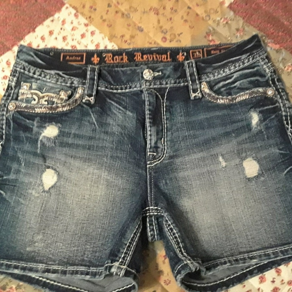 Ladies Rock Revival Shorts.. Size 32